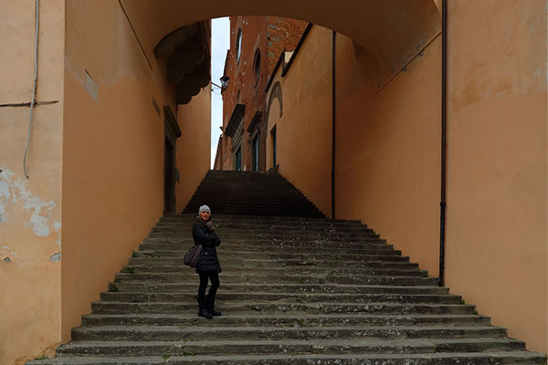 Serenella professional touristic guide in San Miniato Pisa Firenze